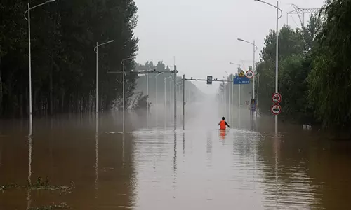 उत्तरी China में अचानक आई बाढ़ से 8 लोगों की मौत, 4 अभी भी लापता