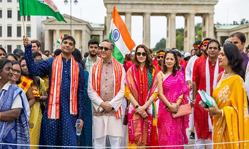 Germany में भारतीय दूतावास ने 79वें स्वतंत्रता दिवस के उपलक्ष्य में भारत परेड का किया आयोजन