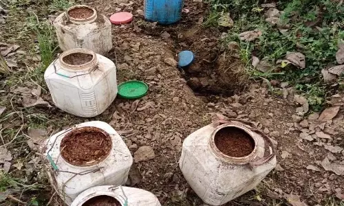 CG: 80 लीटर कच्ची महुआ शराब जब्त, दो आरोपी गिरफ्तार