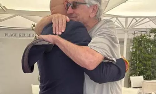 Anupam Kher : रॉबर्ट डी नीरो को जन्मदिन की बधाई दी Anupam Kher : रॉबर्ट डी नीरो को जन्मदिन की बधाई दी