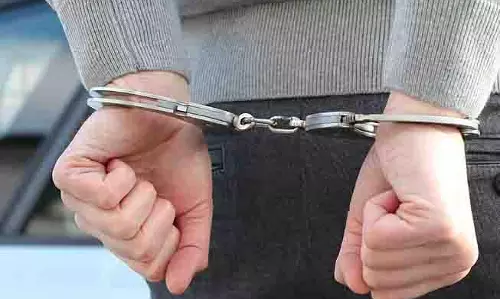 नयाग्राम में नक्शे का उल्लंघन करने पर 4 राजमिस्त्री गिरफ्तार नयाग्राम में नक्शे का उल्लंघन करने पर 4 राजमिस्त्री गिरफ्तार