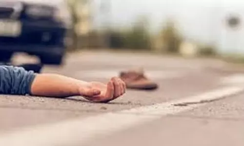 कार और SUV की टक्कर में 8 की मौत, तीन घायल कार और SUV की टक्कर में 8 की मौत, तीन घायल