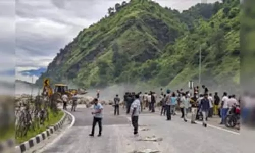 हिमाचल प्रदेश में मंडी जिला में भारी बारिश से भूस्खलन और फ्लैश फ्लड हिमाचल प्रदेश में मंडी जिला में भारी बारिश से भूस्खलन और फ्लैश फ्लड