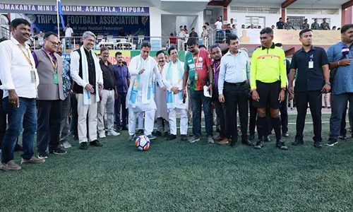 CM मोहन बागान सुपर जायंट और ईस्ट बंगाल के बीच मुकाबले में हुए शामिल
