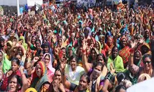 सीकर में मजदूर झुलसा, मुआवजे को लेकर ग्रामीण धरने पर