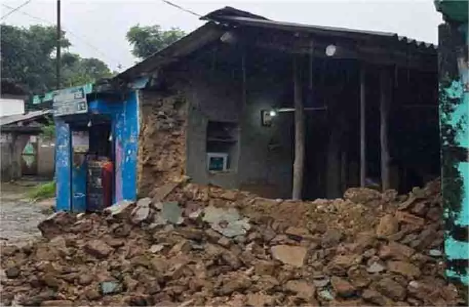 Dehradun:भरभराकर गिरे नौ मकान, मची अफरा-तफरी Dehradun:भरभराकर गिरे नौ मकान, मची अफरा-तफरी