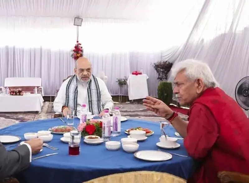 कठुआ भूस्खलन: LG Sinha ने अमित शाह को बचाव और राहत कार्यों की जानकारी दी कठुआ भूस्खलन: LG Sinha ने अमित शाह को बचाव और राहत कार्यों की जानकारी दी