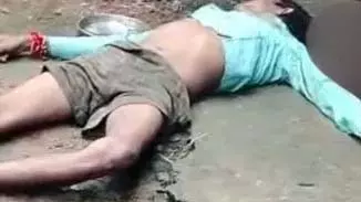घर अंदर युवक की खून से लथपथ लाश मिली, हत्या की आशंका घर अंदर युवक की खून से लथपथ लाश मिली, हत्या की आशंका