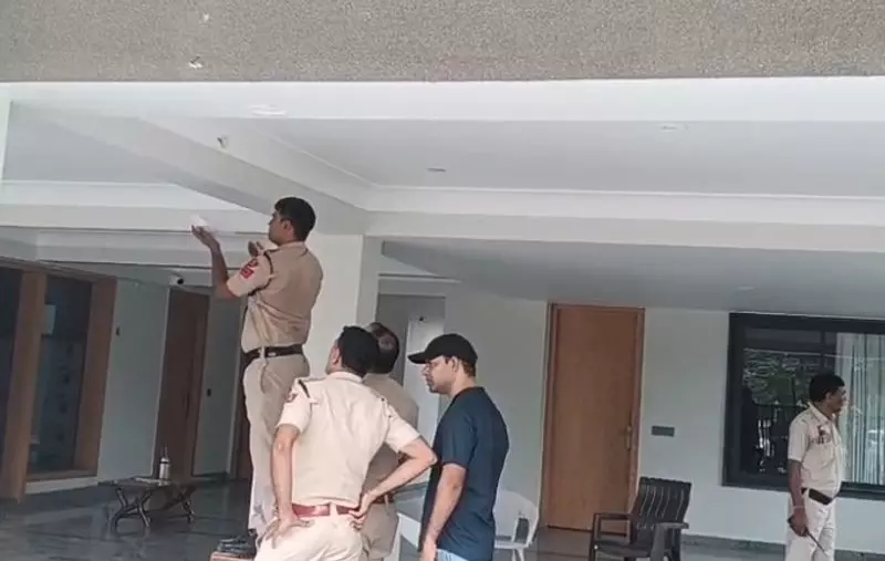 Haryana : एल्विश यादव के गुरुग्राम स्थित आवास के बाहर बाइक सवार बदमाशों ने की गोलीबारी Haryana : एल्विश यादव के गुरुग्राम स्थित आवास के बाहर बाइक सवार बदमाशों ने की गोलीबारी