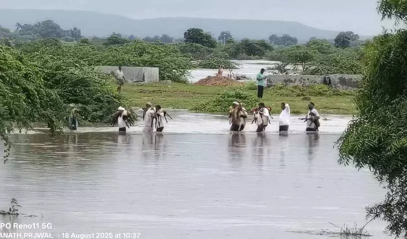 Telangana में भारी बारिश का अनुमान, जिलों के निवासी और किसान चिंतित Telangana में भारी बारिश का अनुमान, जिलों के निवासी और किसान चिंतित