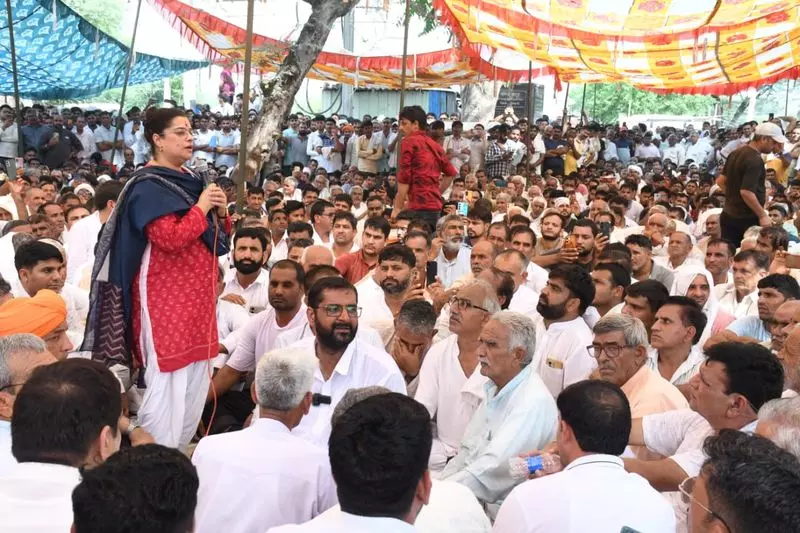 Haryana : भिवानी में शिक्षक की हत्या पर विरोध प्रदर्शन, सीबीआई जांच की मांग Haryana : भिवानी में शिक्षक की हत्या पर विरोध प्रदर्शन, सीबीआई जांच की मांग