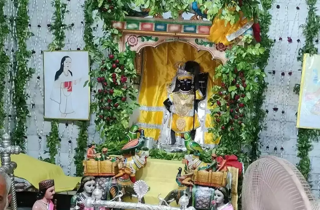 Varanasi: सर्राफा न्यासियों ने श्रद्धा-भक्ति संग मनाया पर्व Varanasi: सर्राफा न्यासियों ने श्रद्धा-भक्ति संग मनाया पर्व