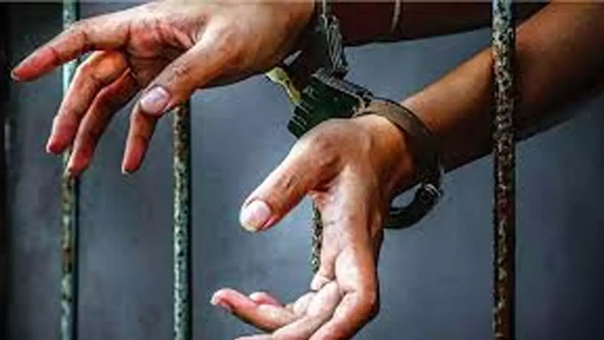 Sambalpurमें 14 साल की लड़की से सामूहिक बलात्कार, तीन गिरफ्तार Sambalpurमें 14 साल की लड़की से सामूहिक बलात्कार, तीन गिरफ्तार