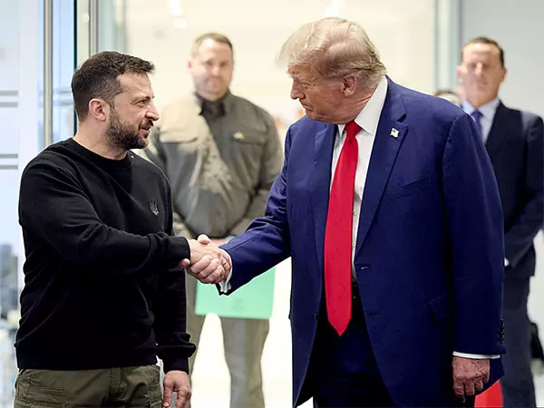 ज़ेलेंस्की चाहें तो युद्ध तुरंत ख़त्म कर सकते हैं: अहम बैठक से पहले Trump ज़ेलेंस्की चाहें तो युद्ध तुरंत ख़त्म कर सकते हैं: अहम बैठक से पहले Trump