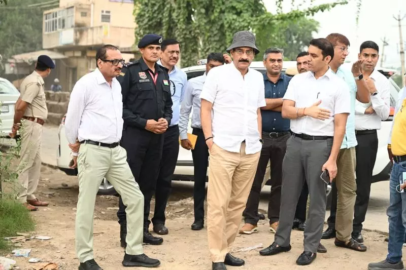 CM के सीपीएस ने गुरुग्राम में सड़कों का निरीक्षण किया, अतिक्रमण हटाने के आदेश दिए CM के सीपीएस ने गुरुग्राम में सड़कों का निरीक्षण किया, अतिक्रमण हटाने के आदेश दिए