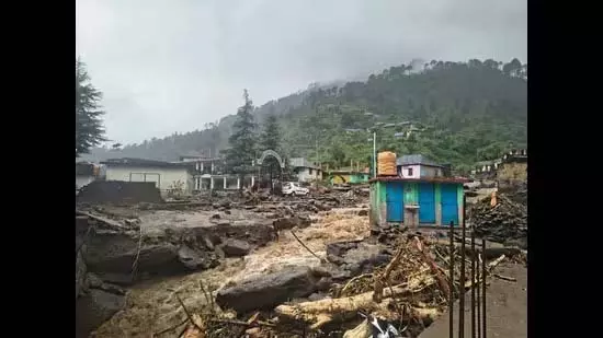 Chamba: पत्थर लगने से दो तीर्थयात्रियों की मौत Chamba: पत्थर लगने से दो तीर्थयात्रियों की मौत