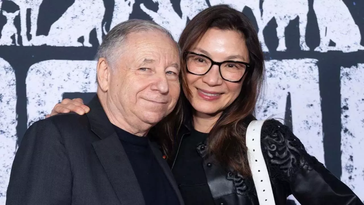 Michelle Yeoh ने बताया कि कैसे उन्होंने और जीन टॉड ने अपनी दो साल की शादी को कामयाब बनाया Michelle Yeoh ने बताया कि कैसे उन्होंने और जीन टॉड ने अपनी दो साल की शादी को कामयाब बनाया
