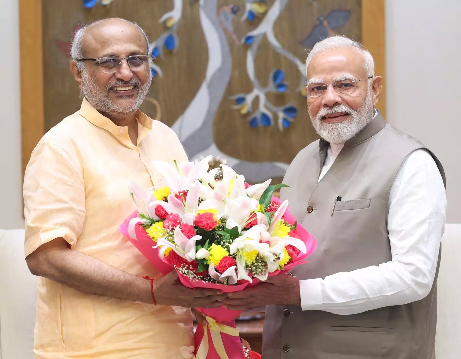 पीएम मोदी ने की सीपी राधाकृष्णन से मुलाकात, कहा- उनके अनुभव से देश को होगा बहुत लाभ पीएम मोदी ने की सीपी राधाकृष्णन से मुलाकात, कहा- उनके अनुभव से देश को होगा बहुत लाभ