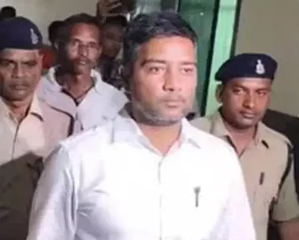 चैतन्य बघेल को झटका, 14 दिन की न्यायिक रिमांड पर फिर जेल भेजा गया चैतन्य बघेल को झटका, 14 दिन की न्यायिक रिमांड पर फिर जेल भेजा गया