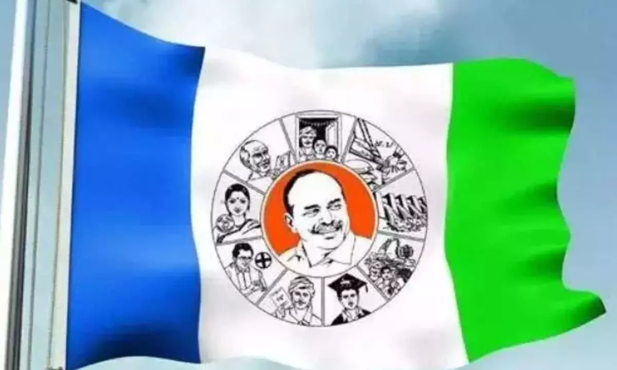 YSRCP नेता ने बाढ़ प्रभावित गांव का दौरा किया YSRCP नेता ने बाढ़ प्रभावित गांव का दौरा किया
