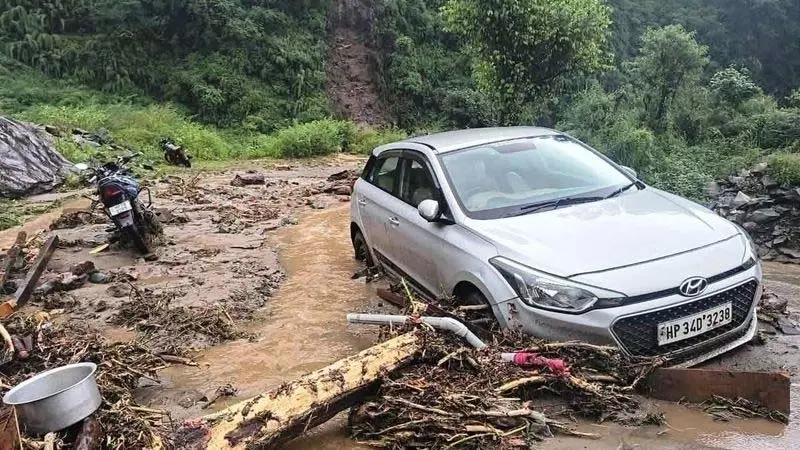 Kullu जिले में बादल फटने से अचानक बाढ़ और भूस्खलन Kullu जिले में बादल फटने से अचानक बाढ़ और भूस्खलन