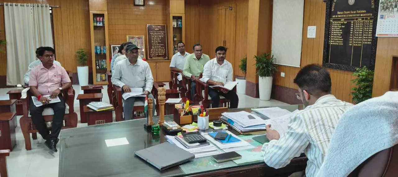 कलेक्टर ने की खाद भण्डारण एवं वितरण की समीक्षा कलेक्टर ने की खाद भण्डारण एवं वितरण की समीक्षा