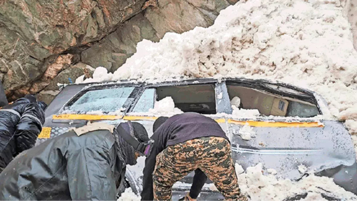 Srinagar: कश्मीर के संवेदनशील इलाकों में आपदा प्रबंधन सतर्क Srinagar: कश्मीर के संवेदनशील इलाकों में आपदा प्रबंधन सतर्क