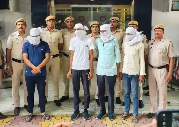 New Delhi: नाबालिग बच्ची के अपहरण और तस्करी की साजिश नाकाम, चार गिरफ्तार New Delhi: नाबालिग बच्ची के अपहरण और तस्करी की साजिश नाकाम, चार गिरफ्तार