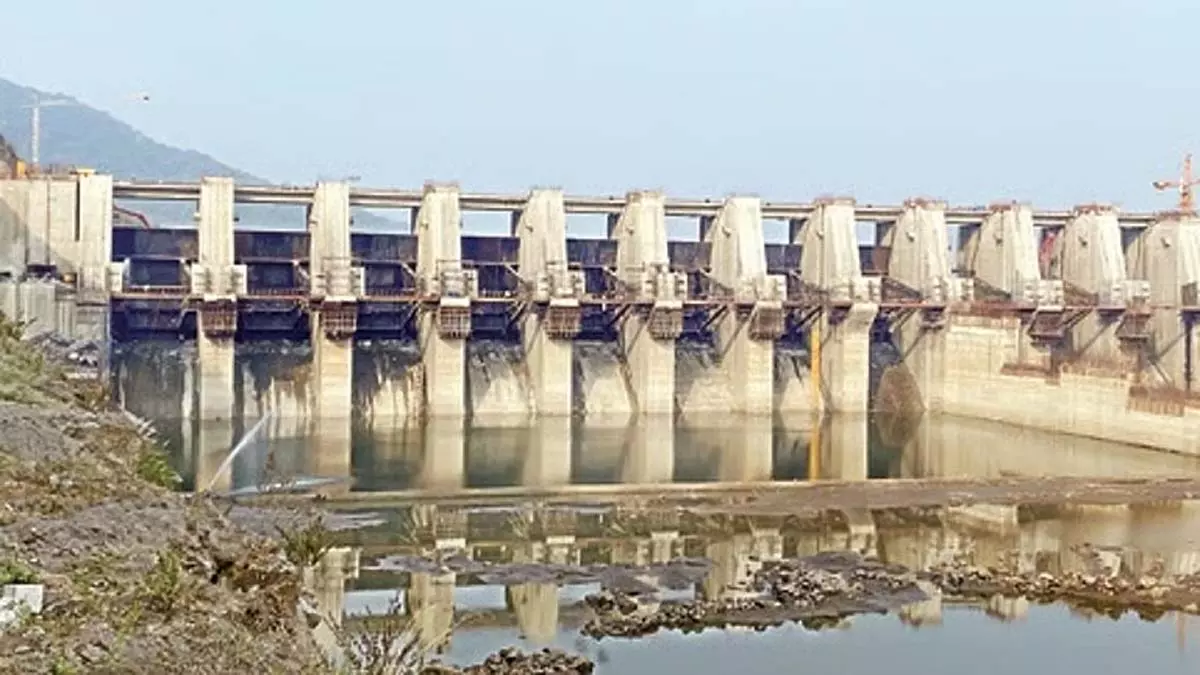 Polavaram के ऊपरी कॉफ़रडैम को कोई नुकसान नहीं: अधिकारी Polavaram के ऊपरी कॉफ़रडैम को कोई नुकसान नहीं: अधिकारी