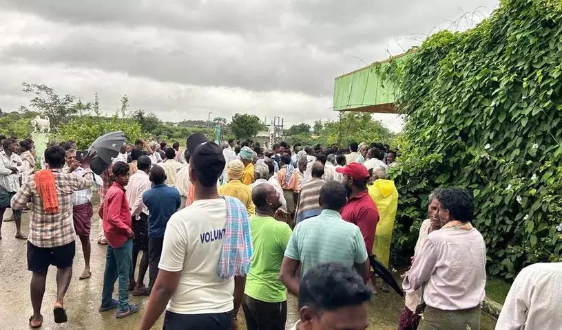Telangana में भारी बारिश से किसानों को यूरिया के नुकसान की आशंका Telangana में भारी बारिश से किसानों को यूरिया के नुकसान की आशंका