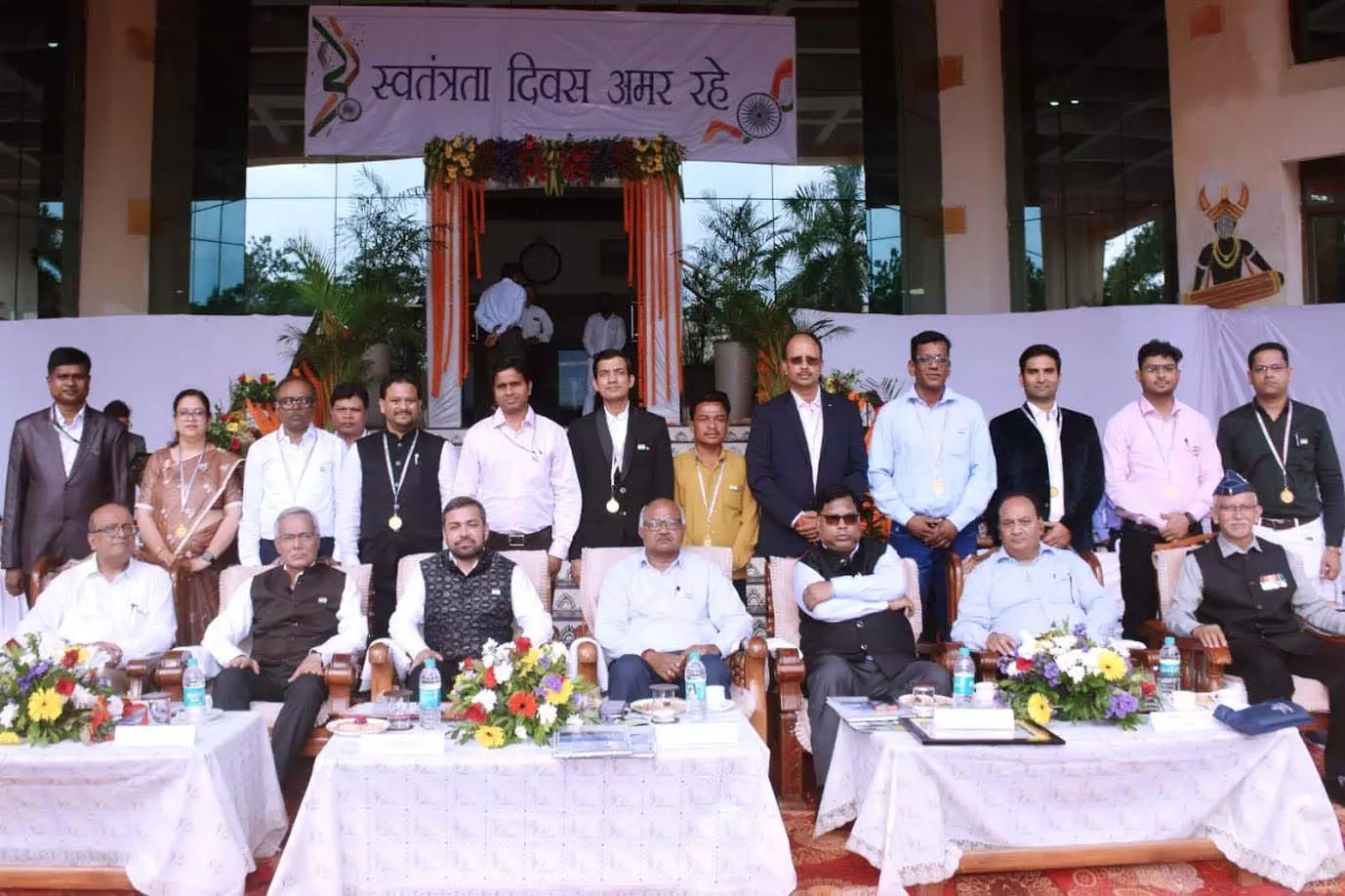 उत्कृष्ट सेवा के लिए 13 विद्युतकर्मी राज्य स्तर पर पुरस्कृत उत्कृष्ट सेवा के लिए 13 विद्युतकर्मी राज्य स्तर पर पुरस्कृत