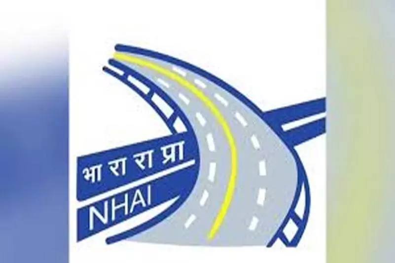 टोल प्लाजा पर सेना के जवान पर हमला, NHAI ने टोल कंपनी पर की कार्रवाई टोल प्लाजा पर सेना के जवान पर हमला, NHAI ने टोल कंपनी पर की कार्रवाई