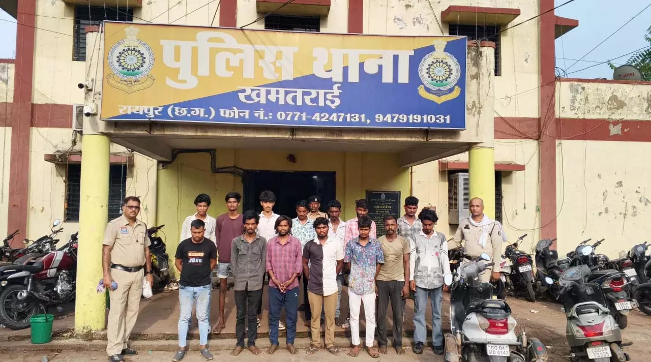 विशेष चेकिंग अभियान: अपराधियों पर नकेल कसने सड़कों पर उतरी पुलिस विशेष चेकिंग अभियान: अपराधियों पर नकेल कसने सड़कों पर उतरी पुलिस