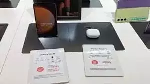 Samsung Galaxy Buds 3 FE लॉन्च, प्रीमियम फीचर्स और लंबी बैटरी के साथ Samsung Galaxy Buds 3 FE लॉन्च, प्रीमियम फीचर्स और लंबी बैटरी के साथ