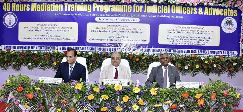 मुख्य न्यायाधिपति सिन्हा ने किया मध्यस्थता प्रशिक्षण कार्यक्रम का उद्घाटन मुख्य न्यायाधिपति सिन्हा ने किया मध्यस्थता प्रशिक्षण कार्यक्रम का उद्घाटन