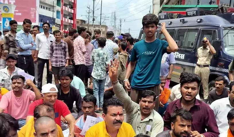 भोपाल में ऐशबाग क्षेत्र में बजरंग दल ने पकड़ा संदिग्ध जानवर का मांस भोपाल में ऐशबाग क्षेत्र में बजरंग दल ने पकड़ा संदिग्ध जानवर का मांस