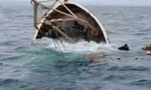 नाव पलटने से 40 लोगों की मौत, 10 को बचाया गया नाव पलटने से 40 लोगों की मौत, 10 को बचाया गया
