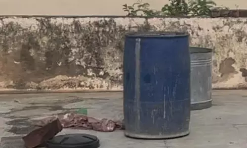 छत में रखे ड्रम में मिला शव, मृतक की पत्नी गायब छत में रखे ड्रम में मिला शव, मृतक की पत्नी गायब