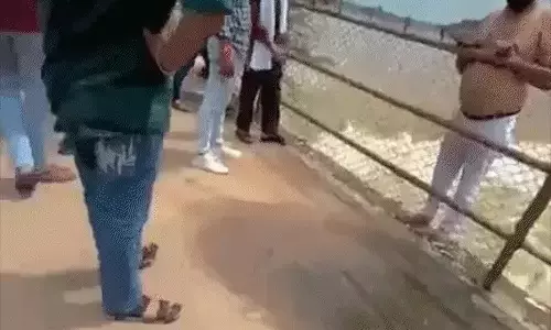 भोलेनाथ के जयकारे लगाकर सुसाइड, एनीकट में कूद गया युवक भोलेनाथ के जयकारे लगाकर सुसाइड, एनीकट में कूद गया युवक