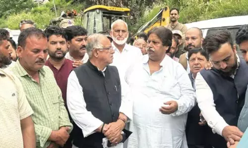 कर्रा ने पद्दार में बादल फटने प्रभावित क्षेत्र का कांग्रेस प्रतिनिधिमंडल संग दौरा किया
