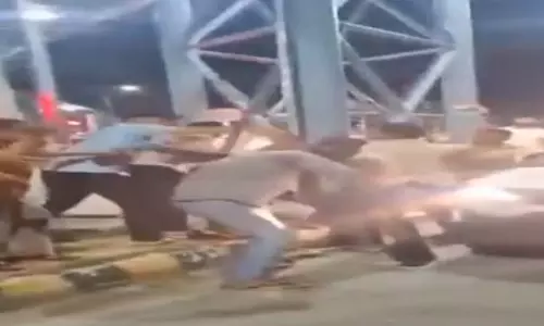 टोल प्लाजा का LIVE वीडियो, सेना के जवान के साथ बेरहमी से मारपीट