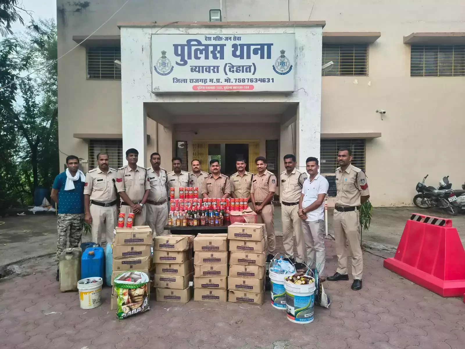 Rajgarh: अवैध शराब पर पुलिस की बड़ी कार्रवाई, 400 लीटर बरामद
