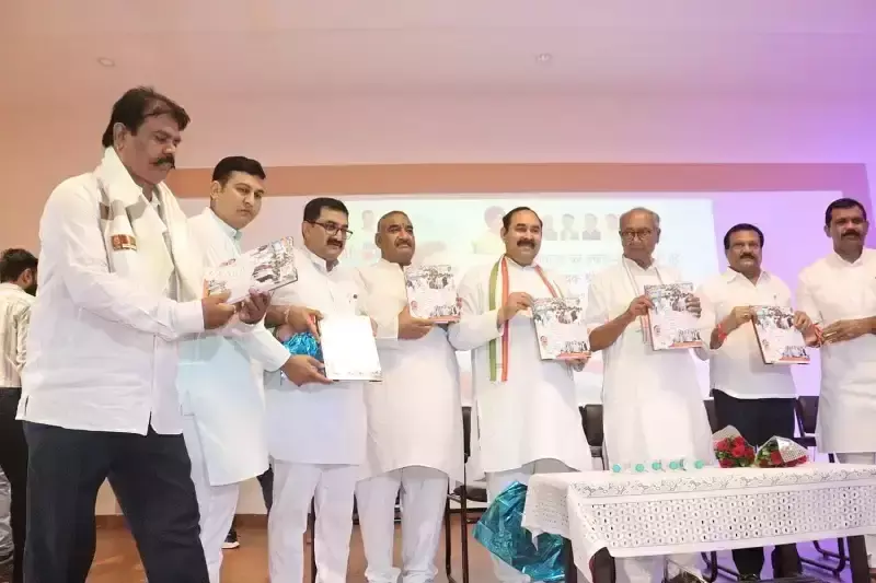 Indore: नफरत नहीं, संवाद से बनेगा नया भारत: दिग्विजय Indore: नफरत नहीं, संवाद से बनेगा नया भारत: दिग्विजय
