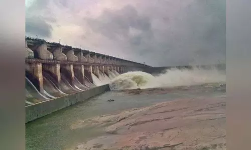 Sriram Sagar परियोजना में भारी जल प्रवाह, गोदावरी नदी में बाढ़ Sriram Sagar परियोजना में भारी जल प्रवाह, गोदावरी नदी में बाढ़