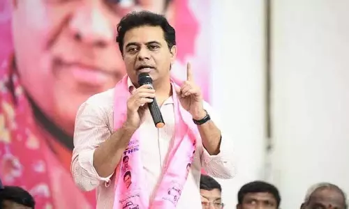 KTR ने नागरिक अव्यवस्था को लेकर कांग्रेस को कचरा सरकार कहा KTR ने नागरिक अव्यवस्था को लेकर कांग्रेस को कचरा सरकार कहा