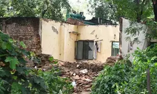 Humayun: मकबरे के नजदीक दीवार गिरने की घटना, पुलिस ने जुटाए सबूत Humayun: मकबरे के नजदीक दीवार गिरने की घटना, पुलिस ने जुटाए सबूत
