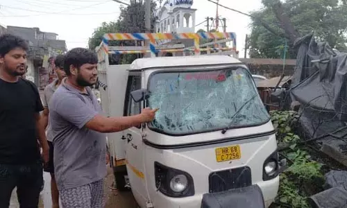 Panchkula: बुढ़ानपुर में उपद्रवियों का कहर, 15 गाड़ियों में तोड़फोड़ Panchkula: बुढ़ानपुर में उपद्रवियों का कहर, 15 गाड़ियों में तोड़फोड़