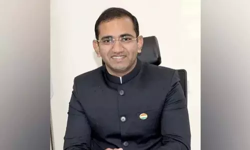 TSSPDCL के सीएमडी ने दुर्घटनास्थल का दौरा किया, स्थानीय लोगों ने रमंतपुर में लापरवाही का आरोप लगाया TSSPDCL के सीएमडी ने दुर्घटनास्थल का दौरा किया, स्थानीय लोगों ने रमंतपुर में लापरवाही का आरोप लगाया