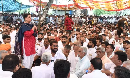 Haryana : भिवानी में शिक्षक की हत्या पर विरोध प्रदर्शन, सीबीआई जांच की मांग