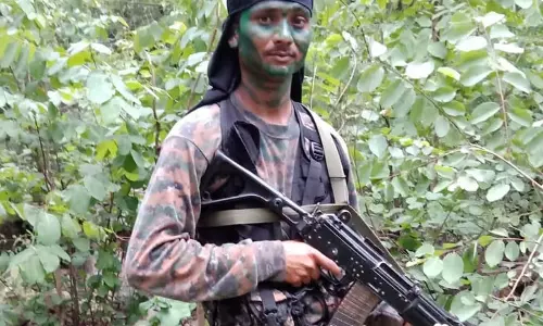 CM विष्णुदेव साय ने बीजापुर नक्सली IED ब्लास्ट में शहीद जवान को दी श्रद्धांजलि